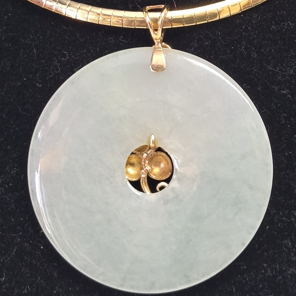 Vntg Jadeite w/14k Gold and Multicolor Jadeite Floral Pndt 2 1/2" Drop 2 1/8 Dia - Picture 2 of 10